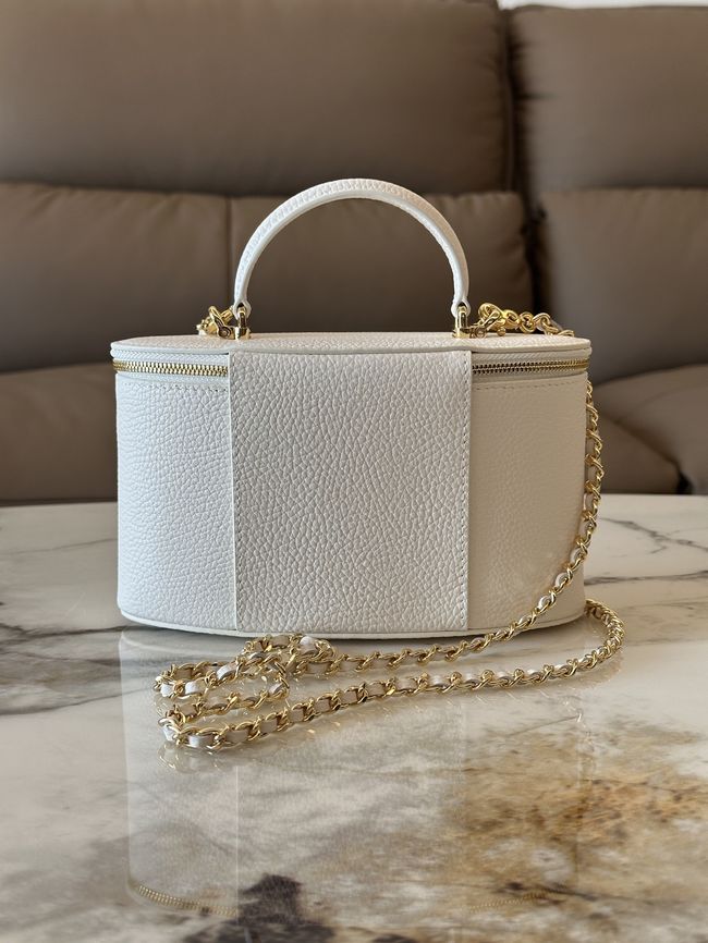 Chanel Vanity with Chain AP5574 white